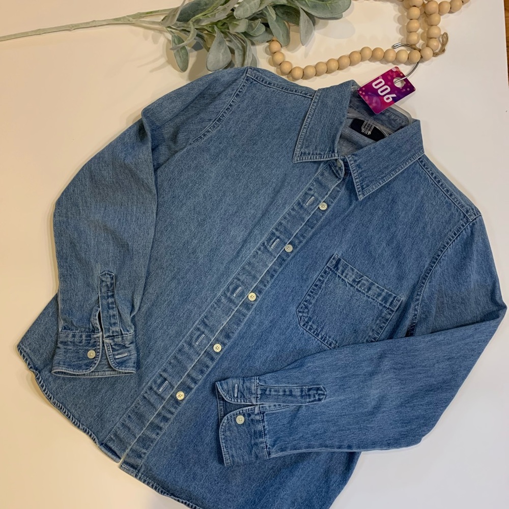 Very cute jean button up shirt. Sz. Xs long sleeve.